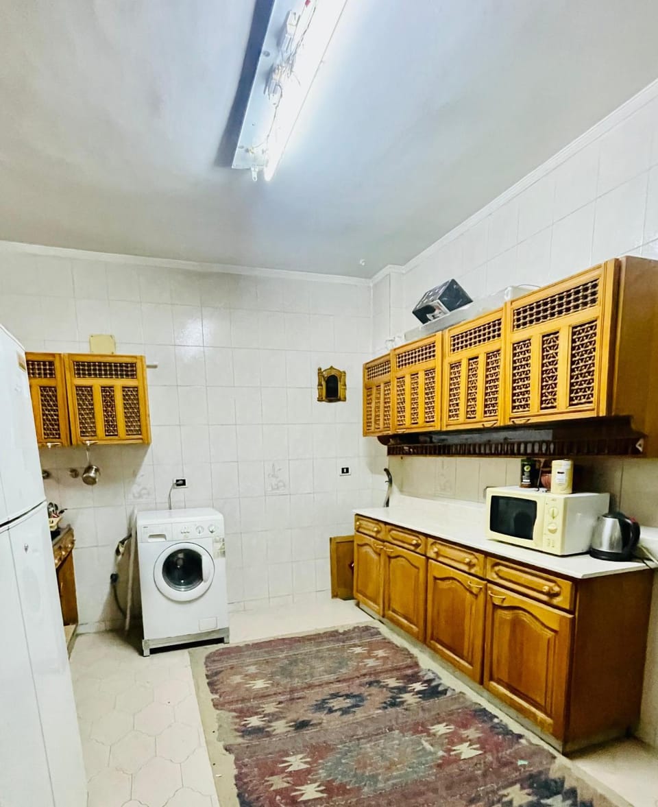 Kitchen or kitchenette, dryer