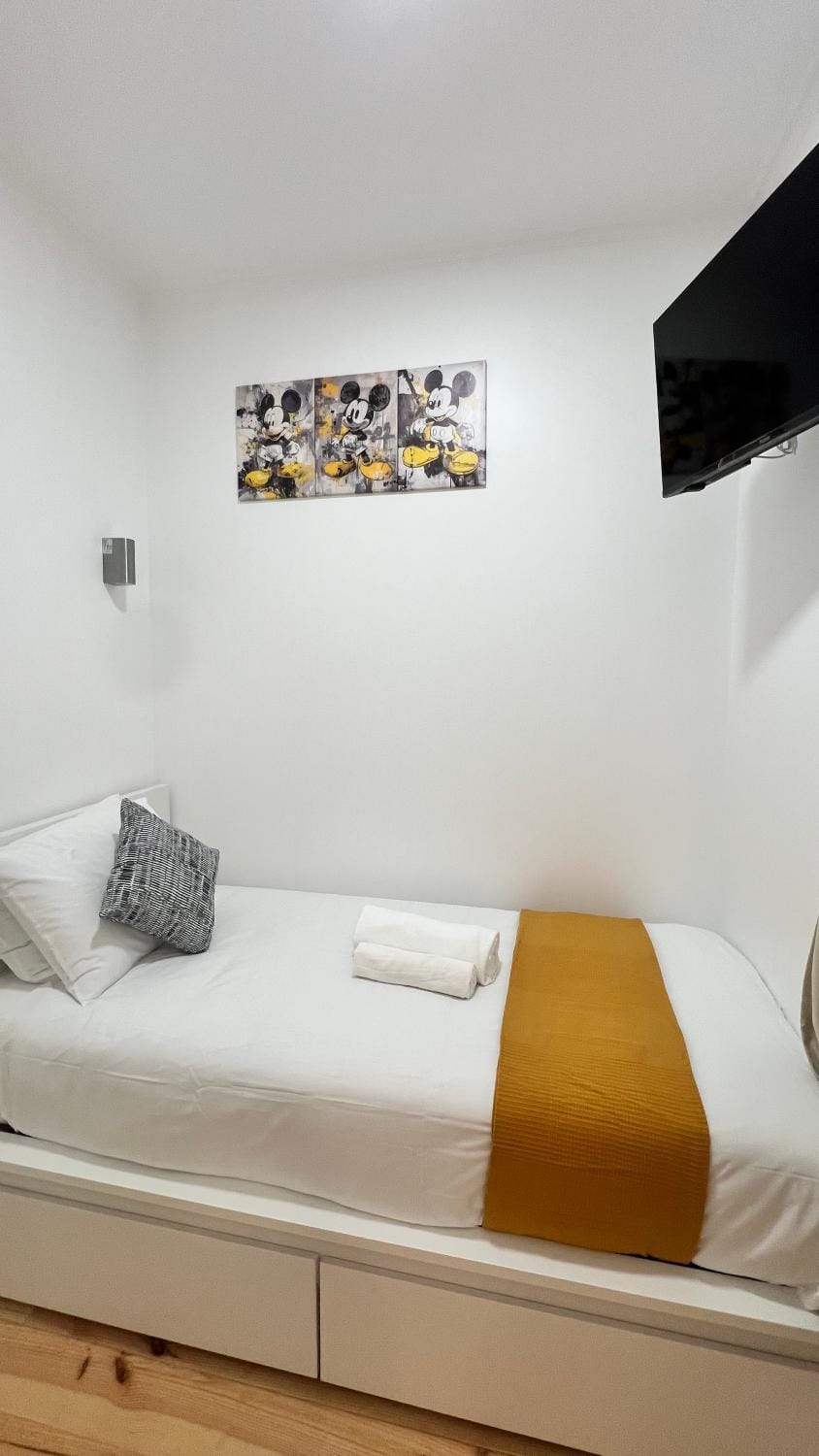 Quartos - Luciano cordeiro 3 Andar Vacation rental in Lisbon