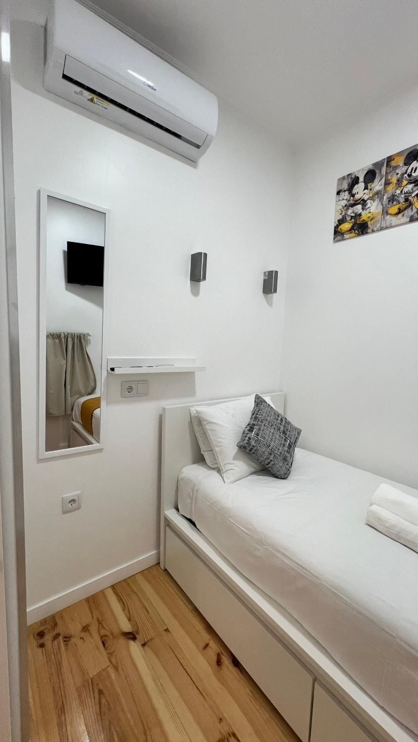 Quartos - Luciano cordeiro 3 Andar Vacation rental in Lisbon