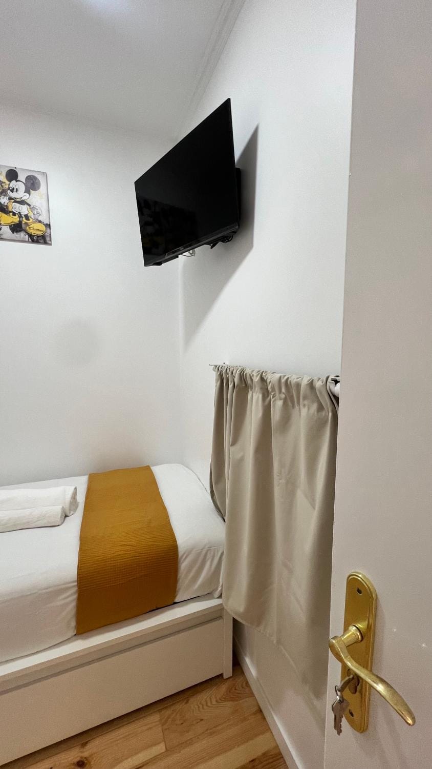 Quartos - Luciano cordeiro 3 Andar Vacation rental in Lisbon