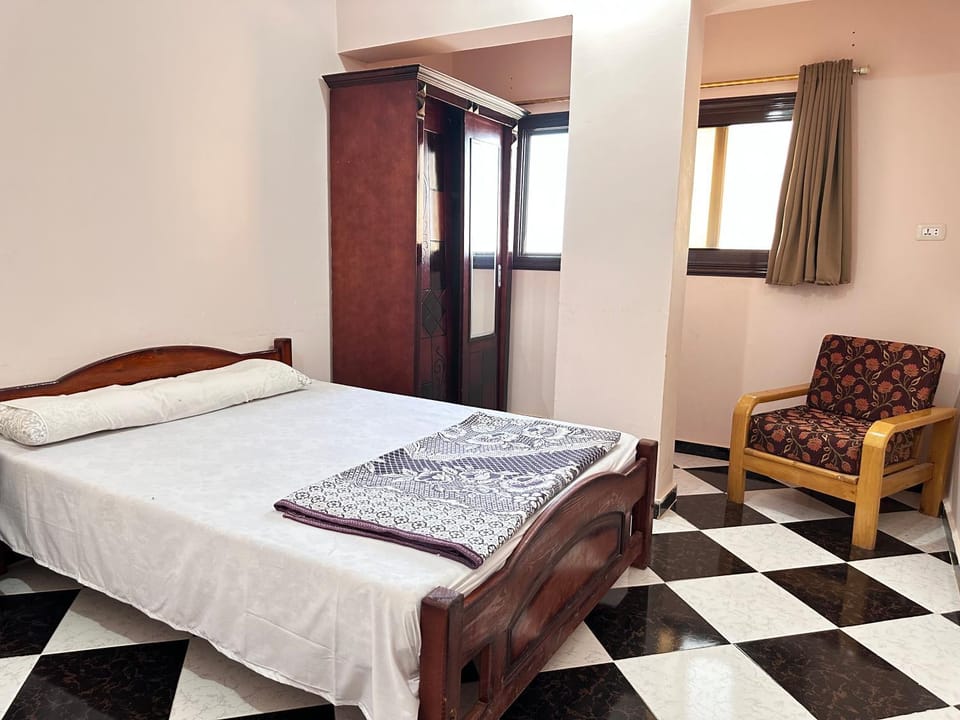 Bed, Photo of the whole room, Seating area, Bedroom