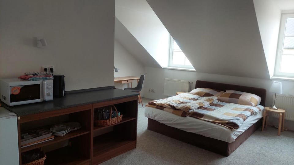 Bed, Kitchen or kitchenette, Photo of the whole room, Bedroom, towels