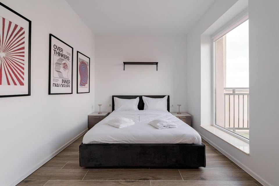 Downtown Skyline Penthouse w Parkview&Jacuzzi Apartment in Bucharest