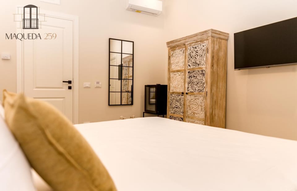 Bed, Photo of the whole room, Bedroom, wardrobe