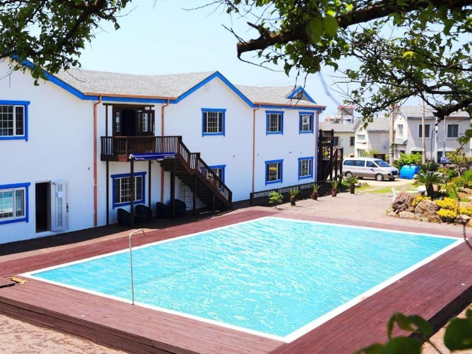 Swimming pool