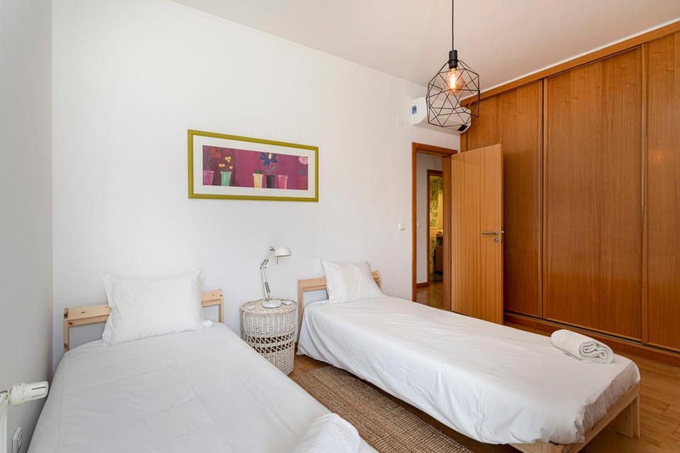 Marina Pool & Sea Apartment in Guia