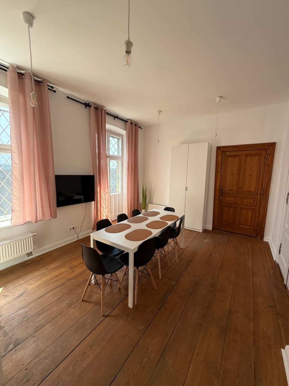 Communal lounge/ TV room, TV and multimedia, Dining area, internet