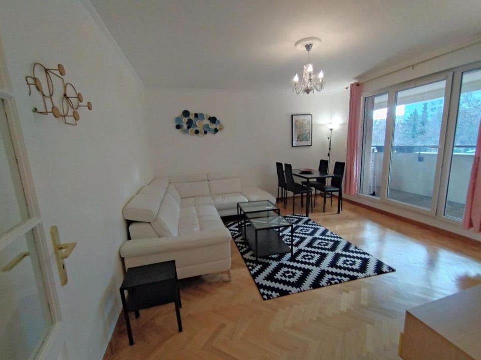 2BR Salon Parking La Défense 10 min walk to metro, Parking Apartment in Courbevoie