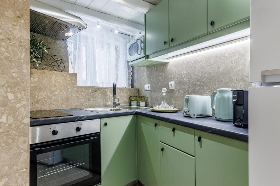 Coffee/tea facilities, microwave, toaster, kitchen