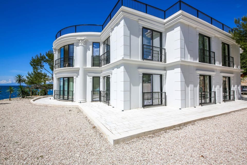 Facade/entrance, Sea view