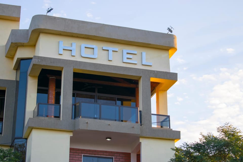 Facade/entrance, Bird's eye view