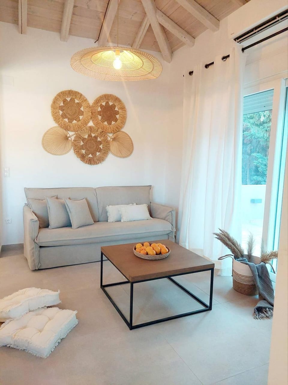 Communal lounge/ TV room, Living room
