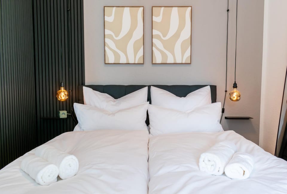Bed, Photo of the whole room, Bedroom, towels