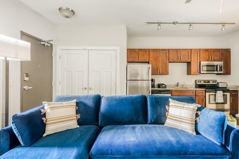 CozySuites MusicRow Classy 1BR in Nashville! 09 Apartment in Music Row