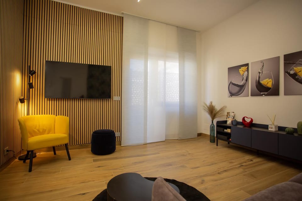Communal lounge/ TV room, TV and multimedia, Living room, Seating area, Evening entertainment
