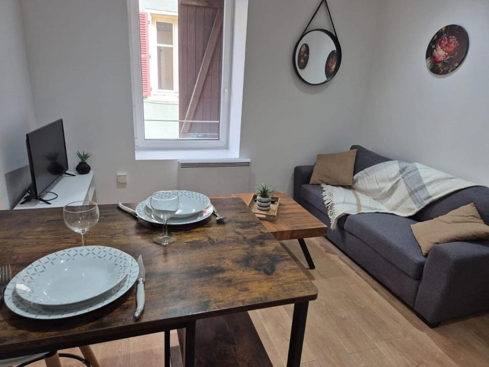 TV and multimedia, Living room, Dining area