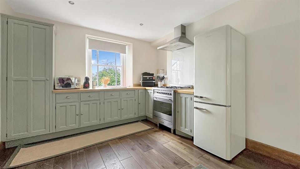 Kitchen or kitchenette, dishwasher, oven, pet friendly, stove