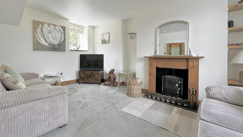 TV and multimedia, Living room, fireplace