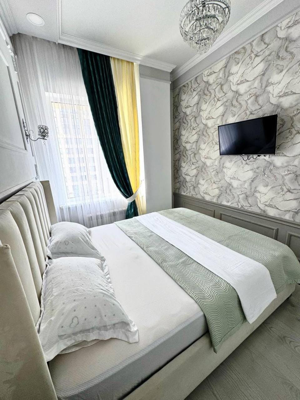 Bed, TV and multimedia, Bedroom
