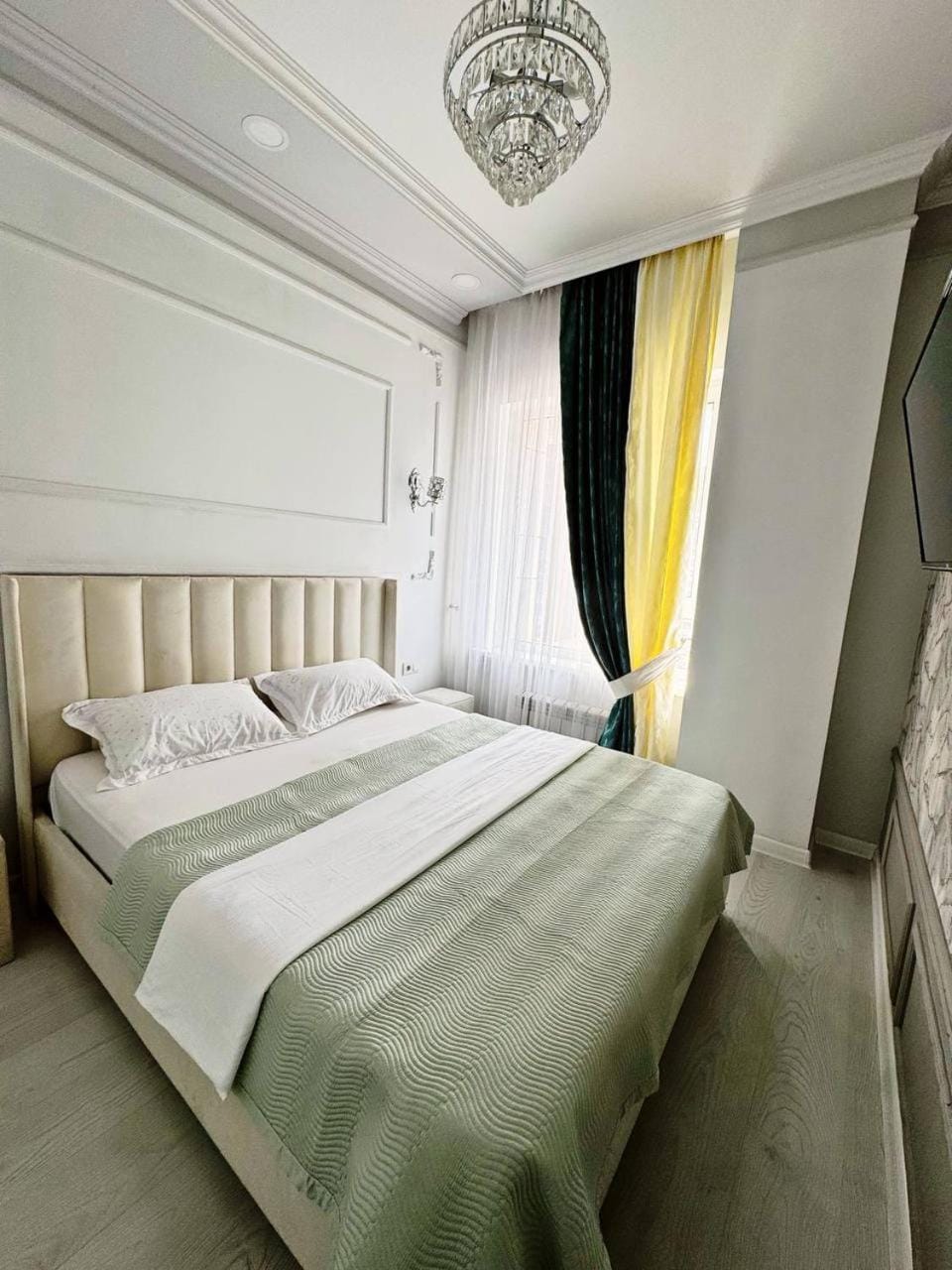 Bed, TV and multimedia