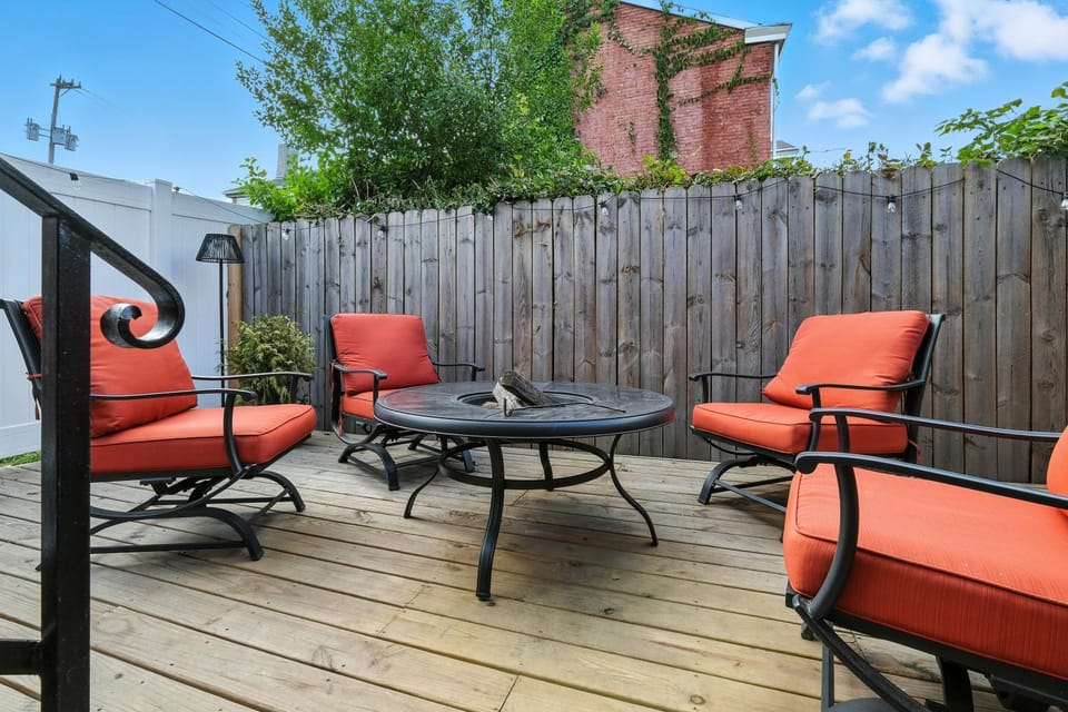 Cozy Historic Row Home- Near Stadiums! home House in Pittsburgh