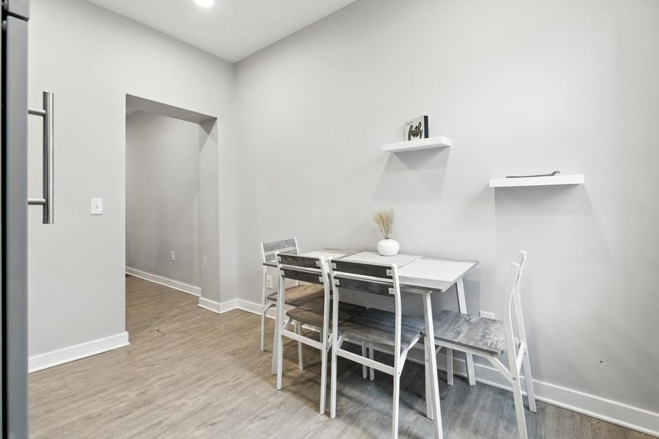 Cozy Historic Row Home- Near Stadiums! home House in Pittsburgh