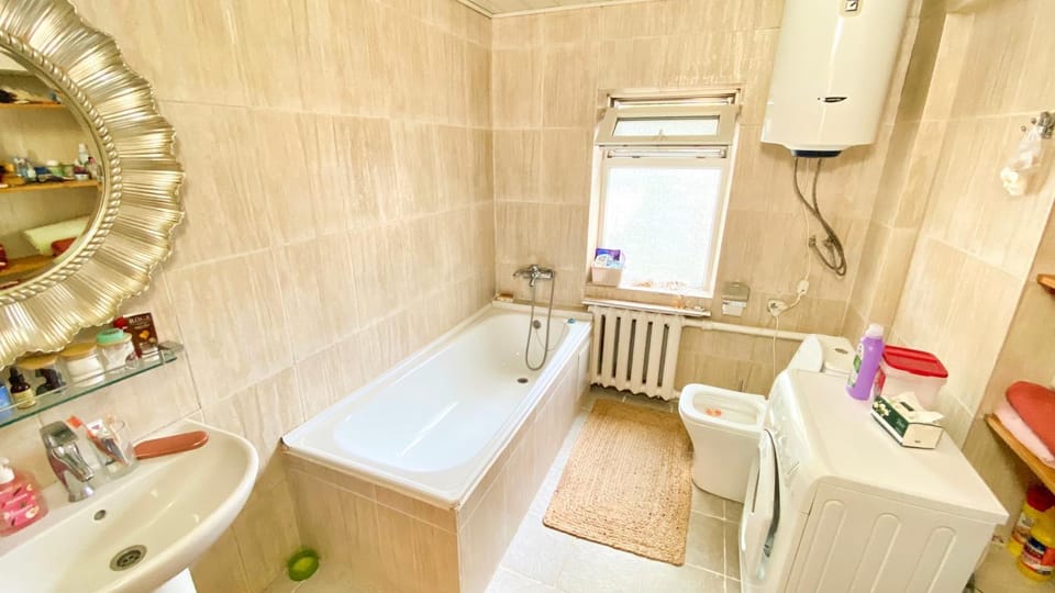 Shower, Toilet, Bathroom, Bath, towels
