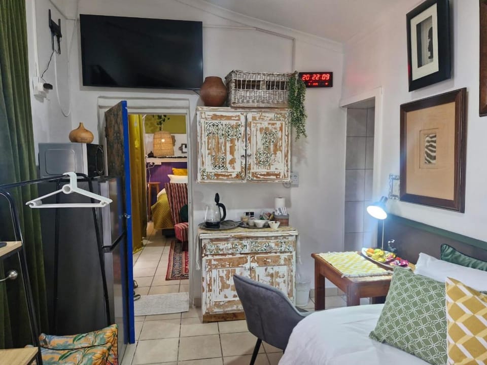 TV and multimedia, Kitchen or kitchenette, Photo of the whole room