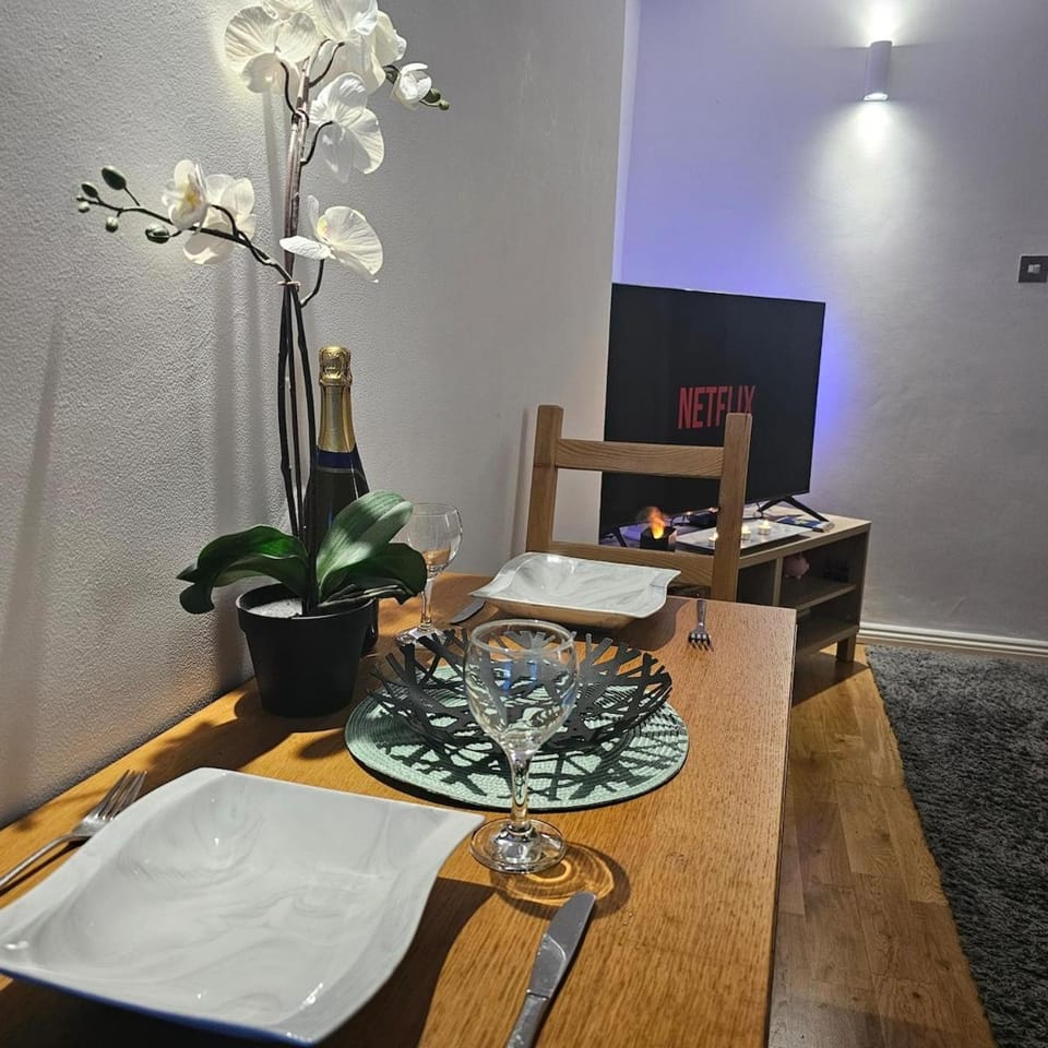 TV and multimedia, Living room, Dining area