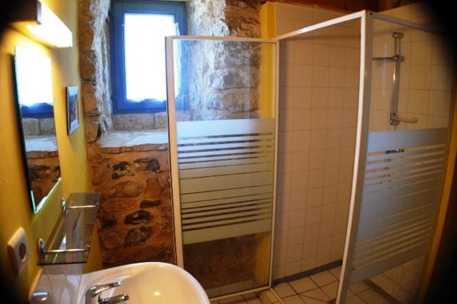 Gîte #11, 8 Pers, Domaine De Ribiere Apartment in Grospierres
