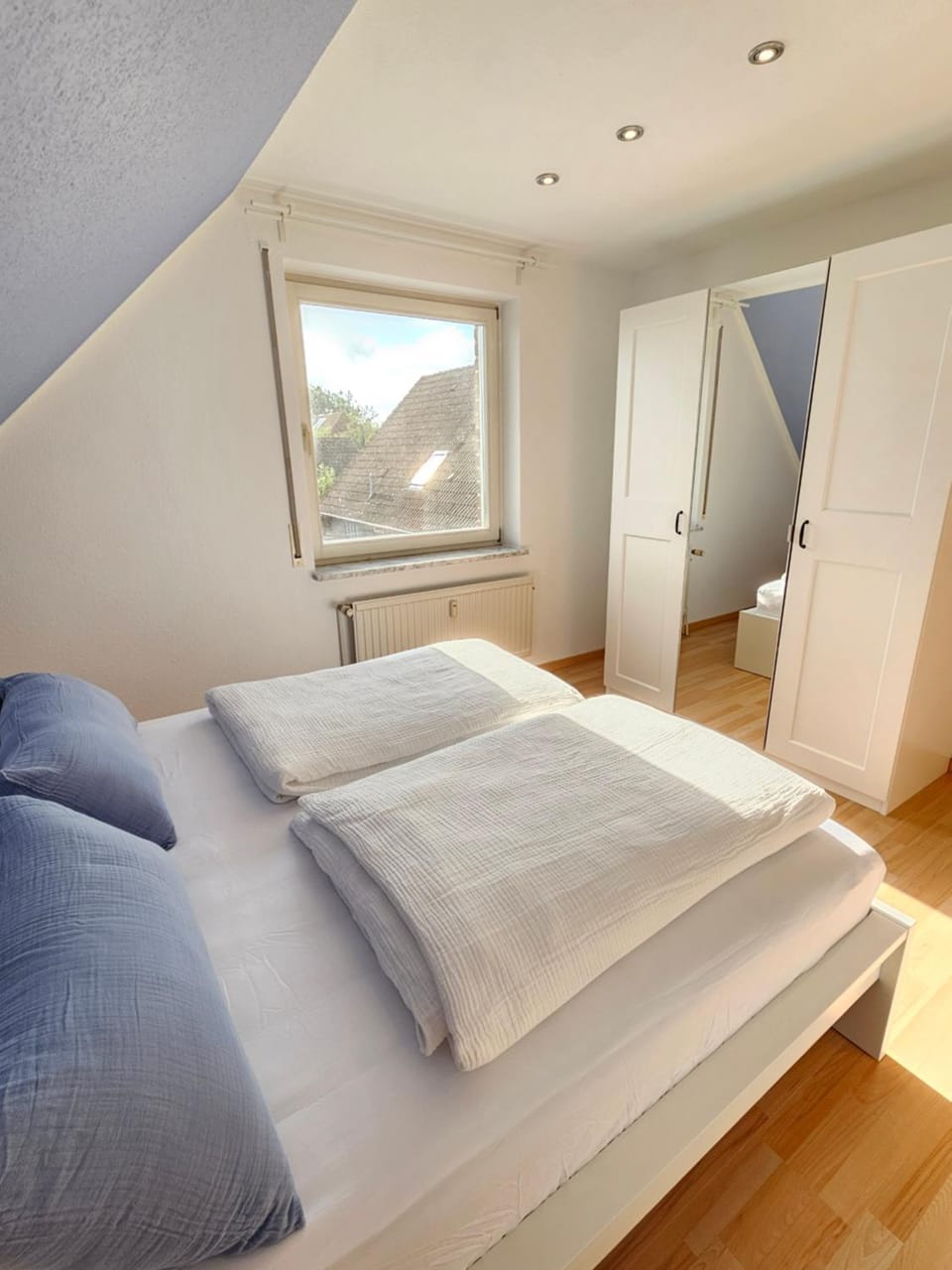 Bedroom, wardrobe