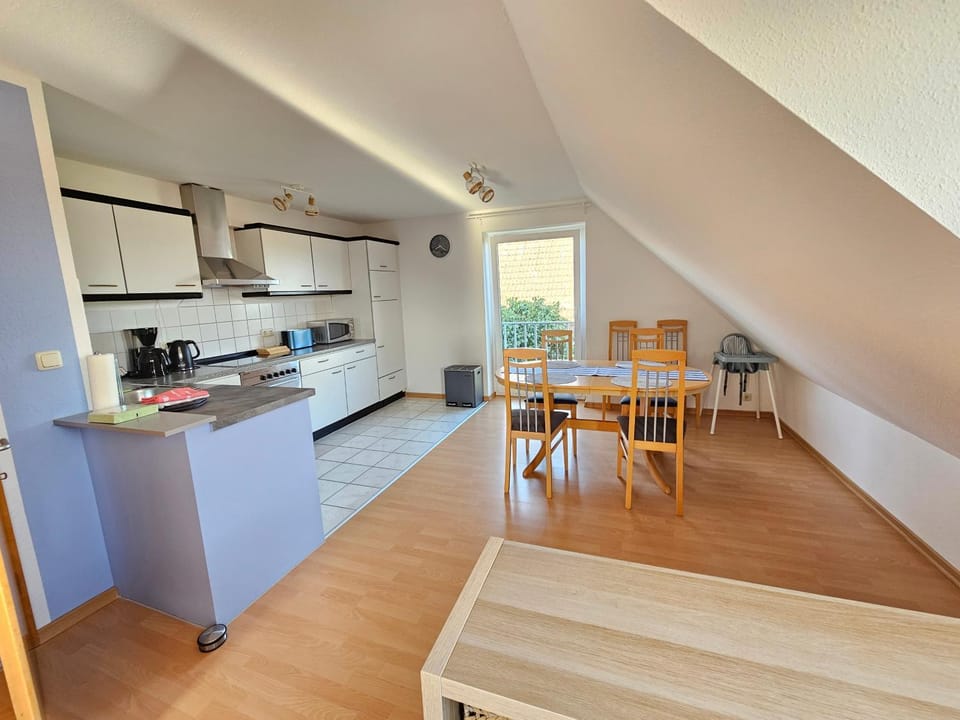 Dining area, kitchen