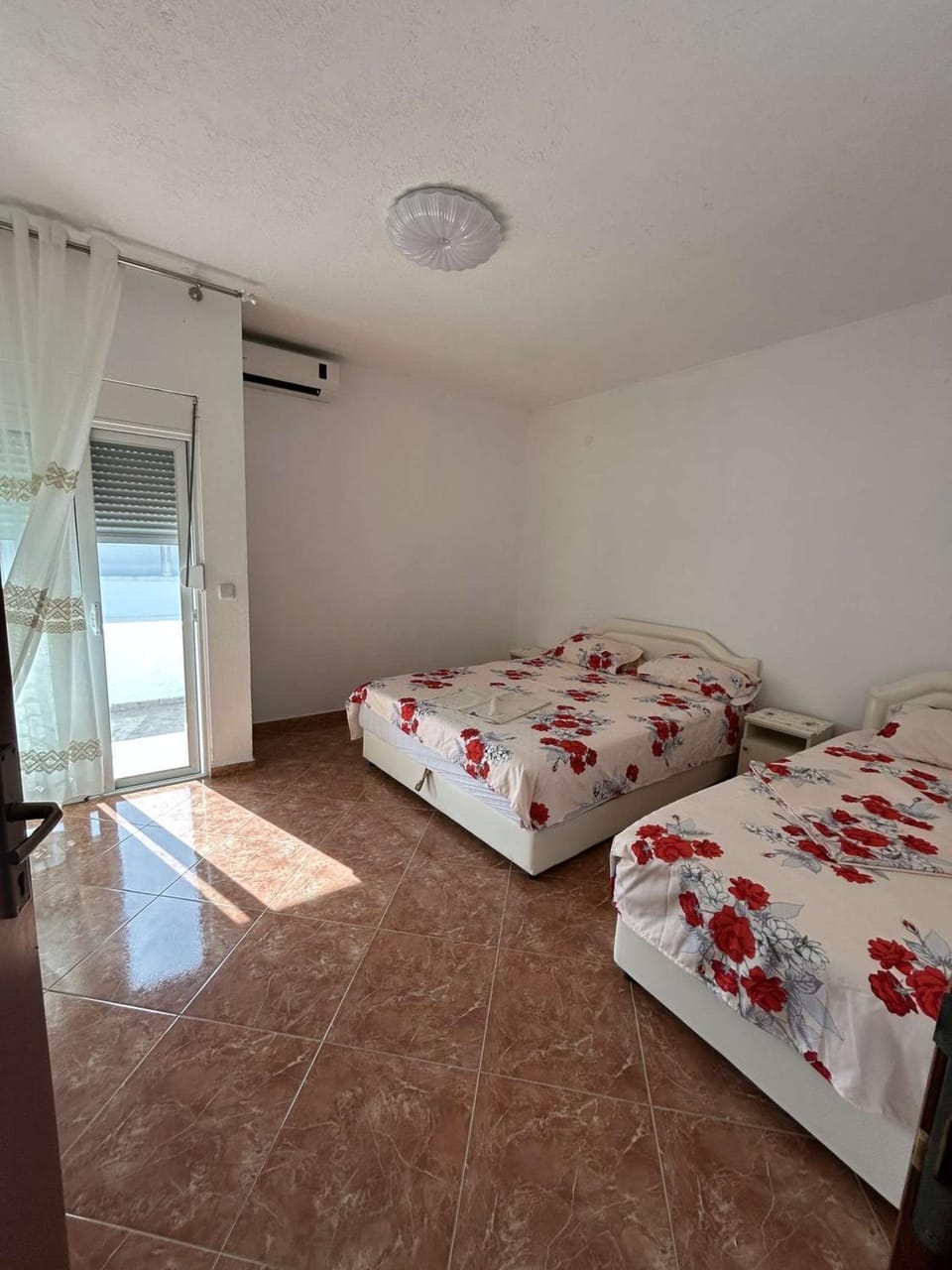 Bed, Bedroom, towels, air conditioner