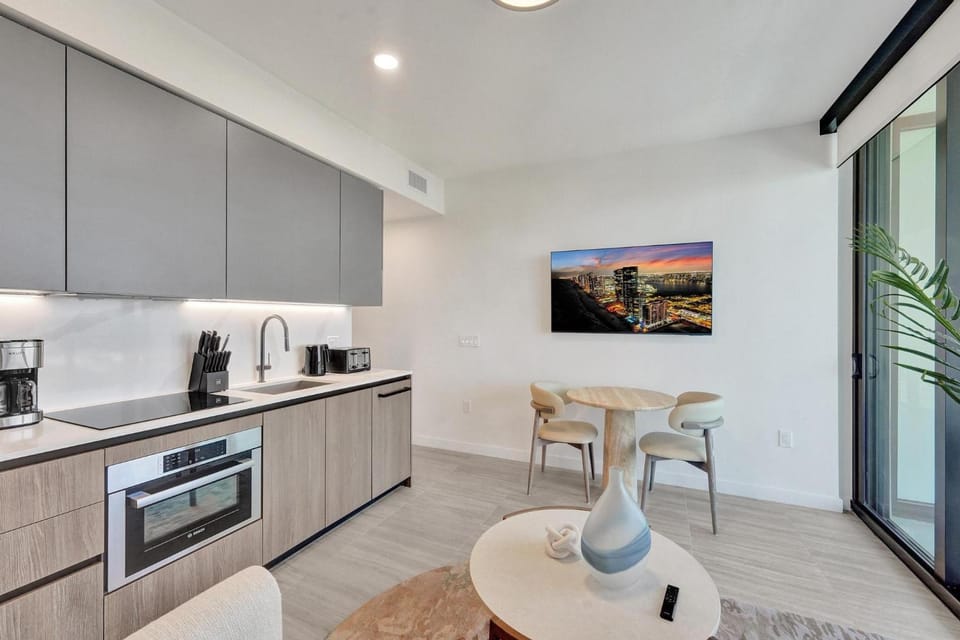 Seating area, Dining area, kitchen