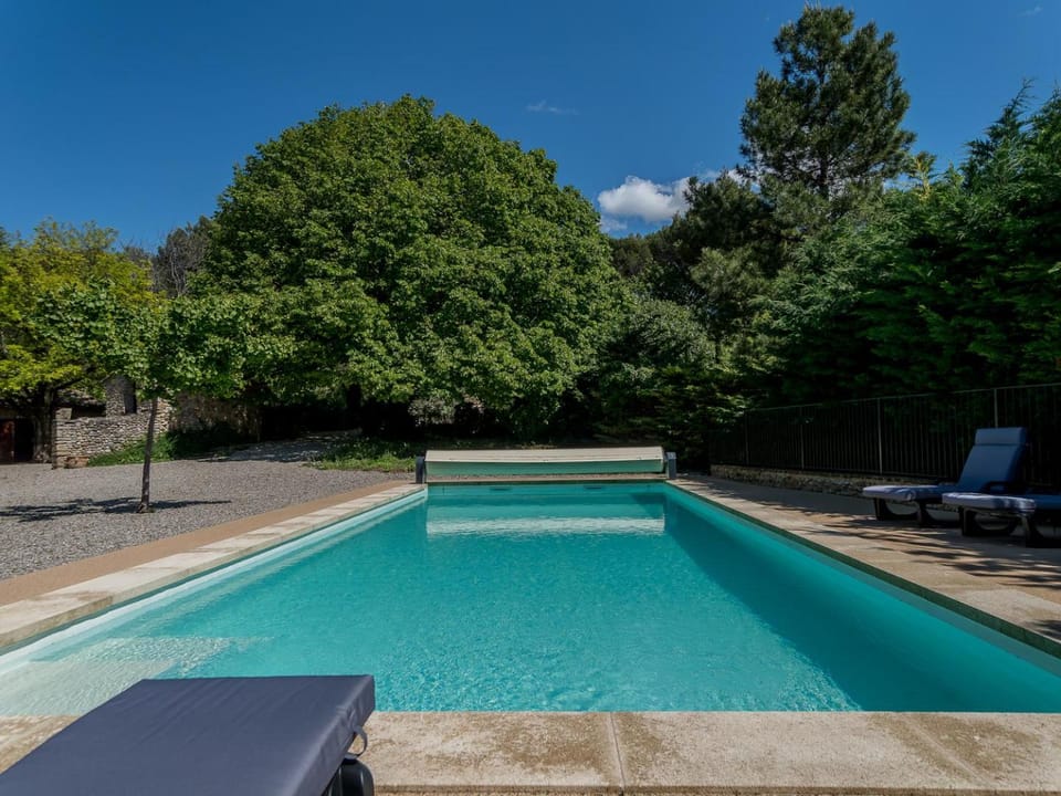 Swimming pool, sunbed