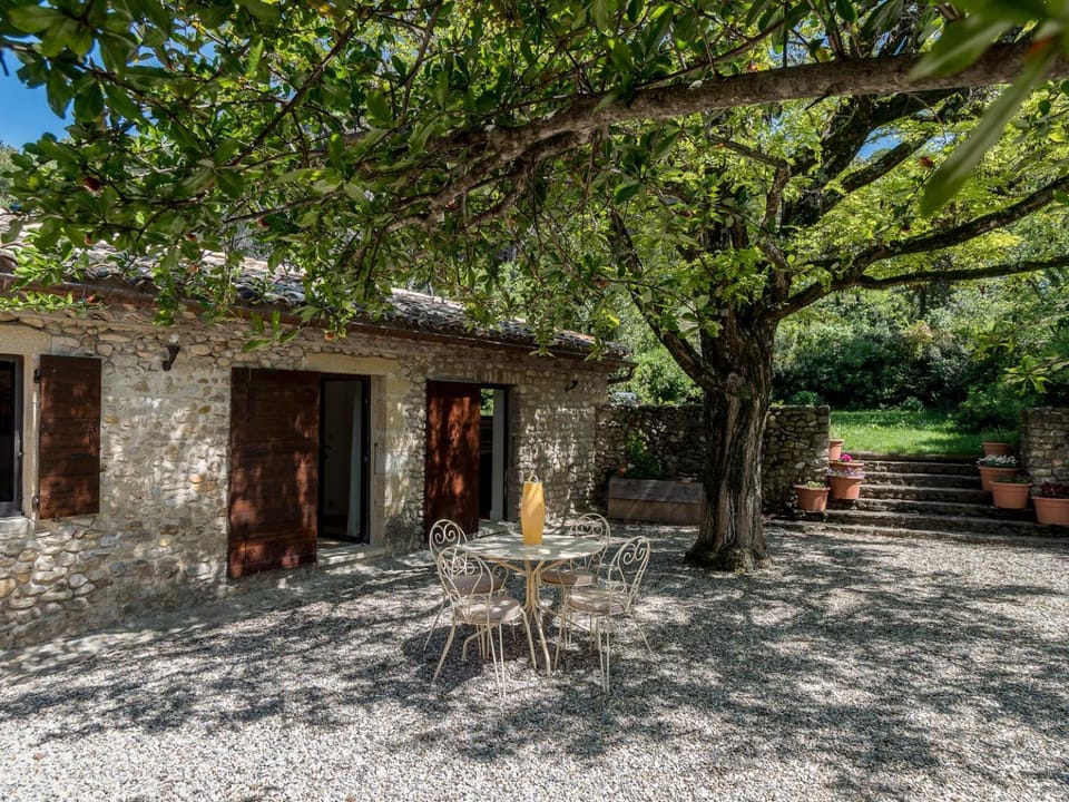 Patio, Dining area