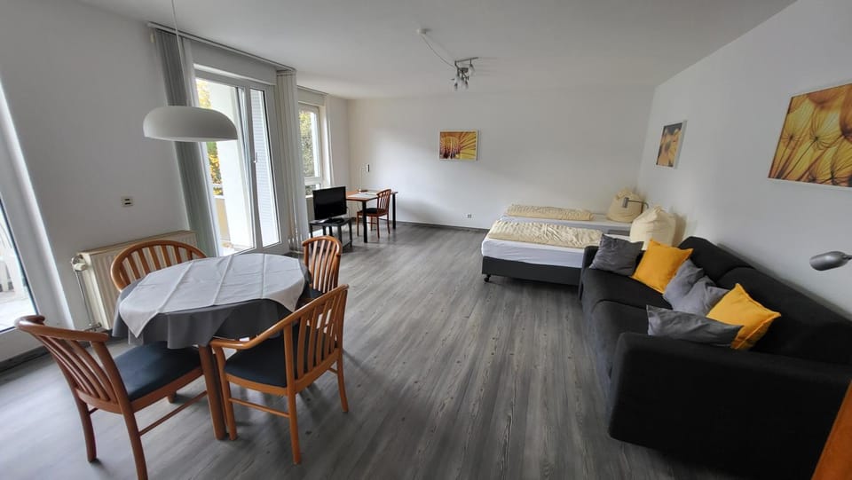 Bed, Living room, Photo of the whole room, Seating area, Dining area, Bedroom