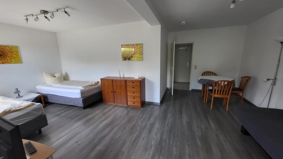 Bed, Living room, Photo of the whole room, Seating area, Dining area, Bedroom
