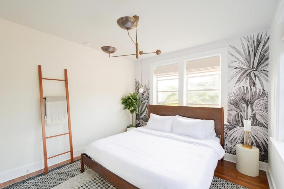 Stylish 2br apt, king-size bed, 5mins to the beach - J3 Apartment in Hollywood