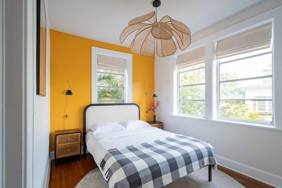 Stylish 2br apt, king-size bed, 5mins to the beach - J3 Apartment in Hollywood