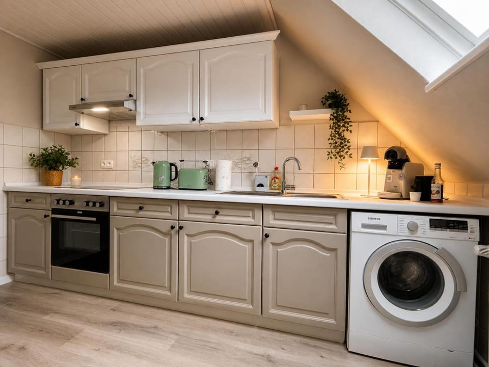 Coffee/tea facilities, Kitchen or kitchenette, heating, internet, pet friendly, stove, toaster, washing machine, kitchen