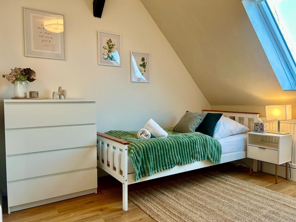Bed, Photo of the whole room, Bedroom, heating, internet, towels