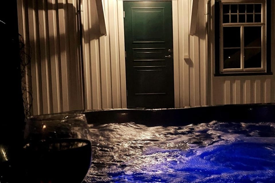 Night, Hot Tub