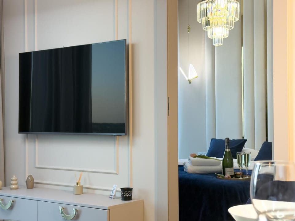 URBAN APARTMENTS Global SkyLine - 25th Floor No 05 - Air Condition - Free Garage Apartment in Poland