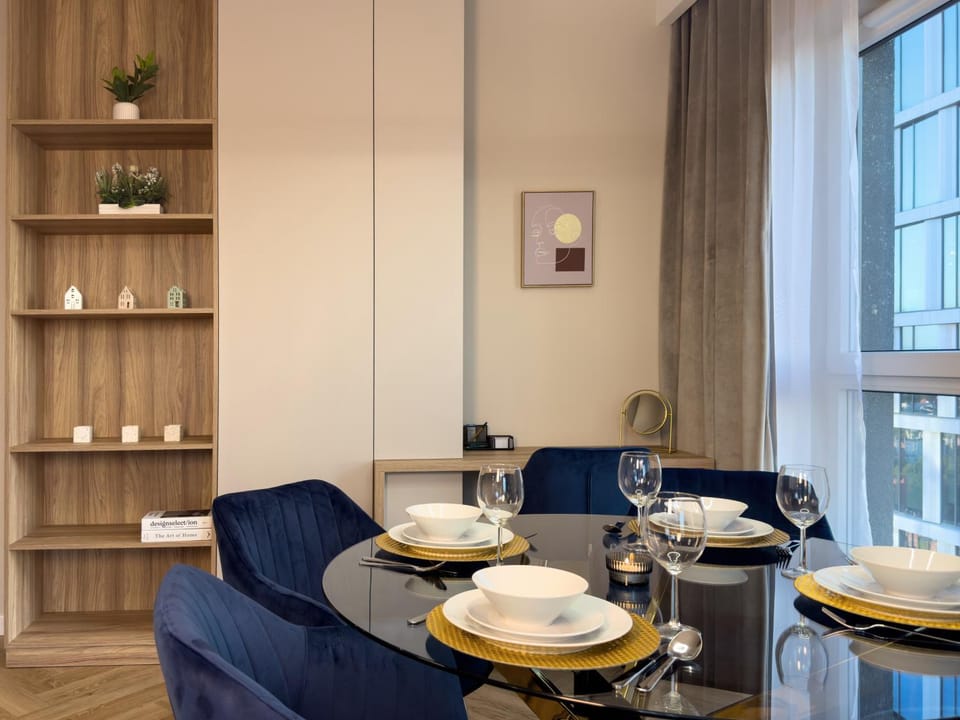 URBAN APARTMENTS Global SkyLine - 25th Floor No 05 - Air Condition - Free Garage Apartment in Poland