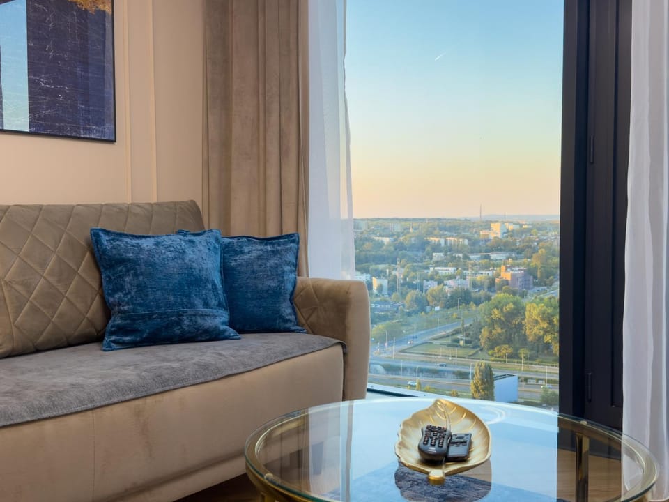 URBAN APARTMENTS Global SkyLine - 25th Floor No 05 - Air Condition - Free Garage Apartment in Poland