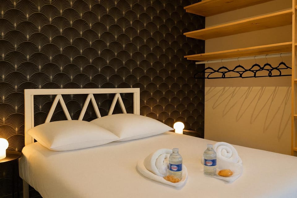 Bed, Photo of the whole room, Bedroom