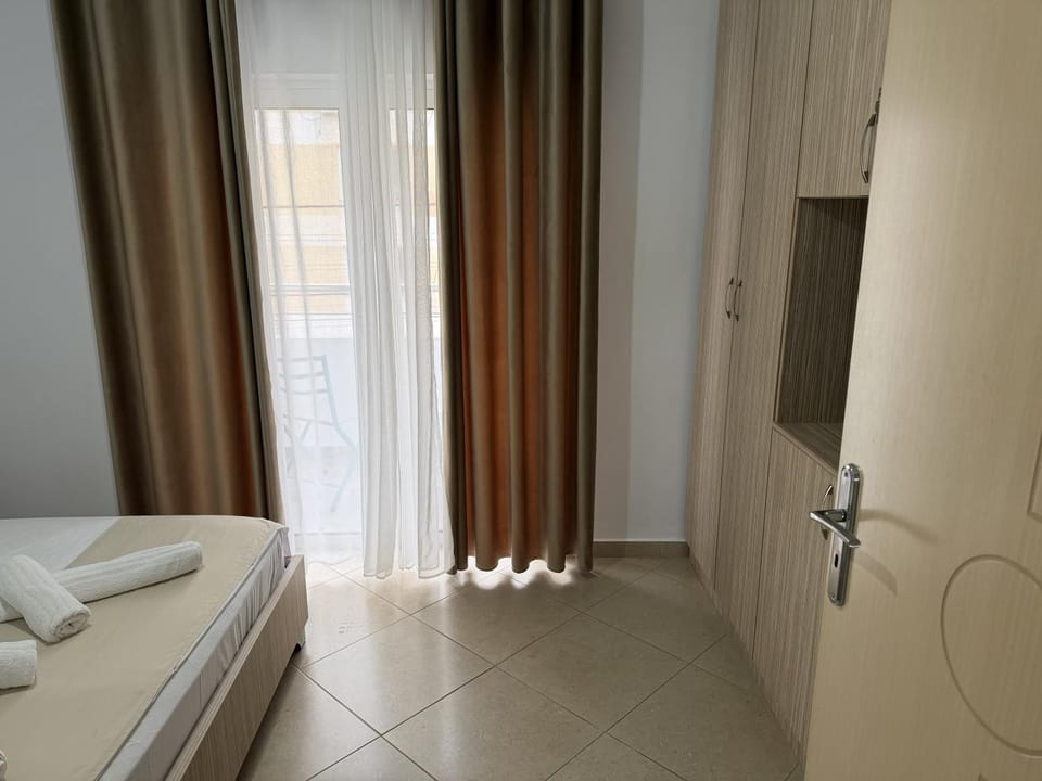 Bed, Bathroom, Photo of the whole room, Bedroom, towels