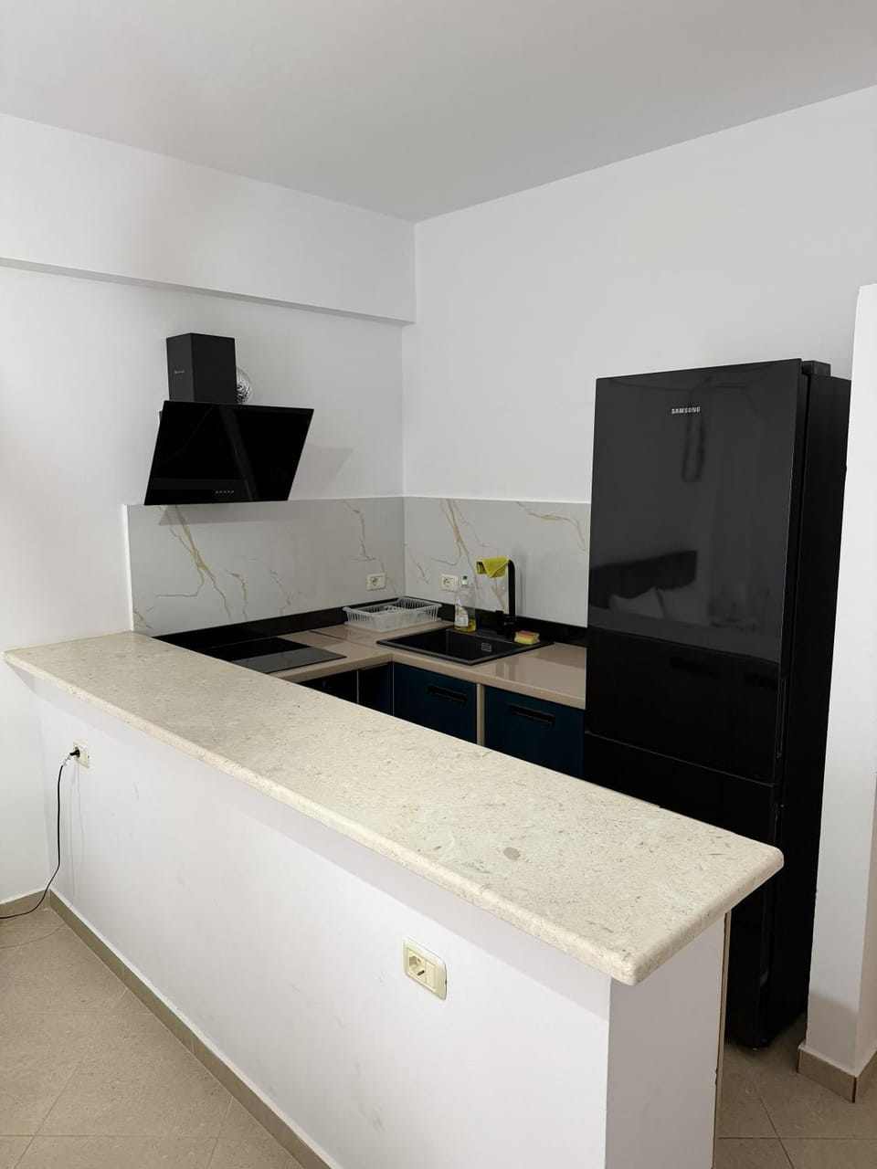 Kitchen or kitchenette, oven