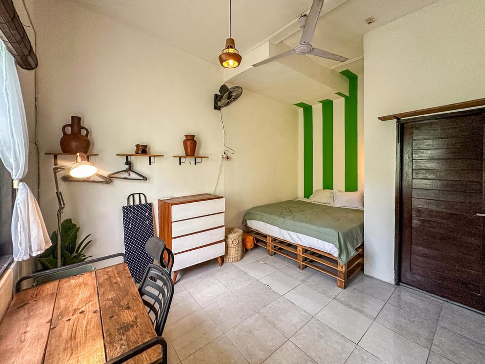 Bed, Photo of the whole room, Seating area, Bedroom